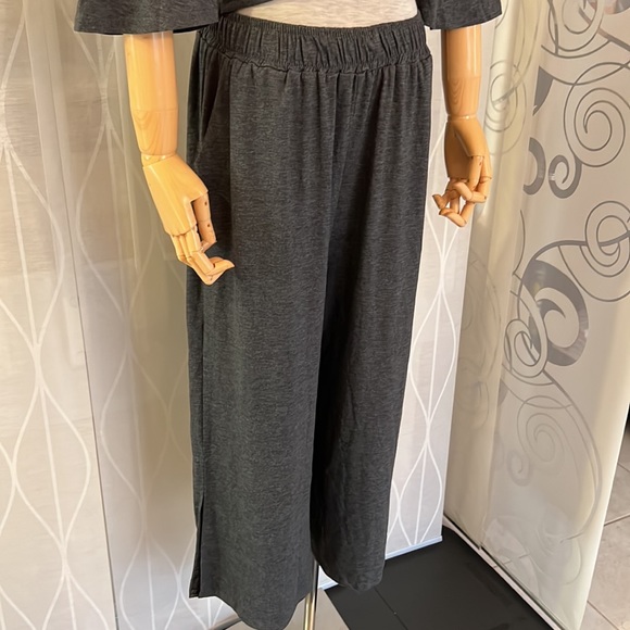 Woman’s Top + Wind leg Pens Set🌺 - Picture 6 of 13